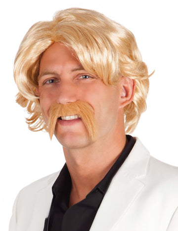 Szőke paróka ember bajuszával