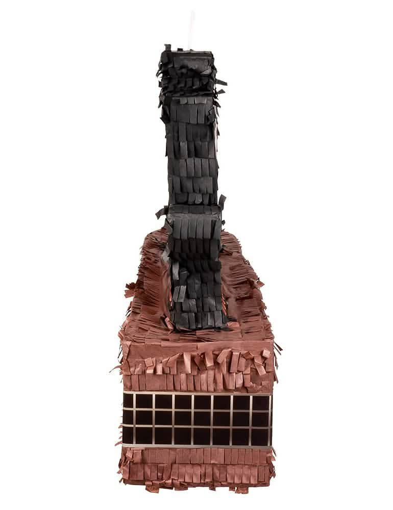 A kalózhajó pinata elölnézete