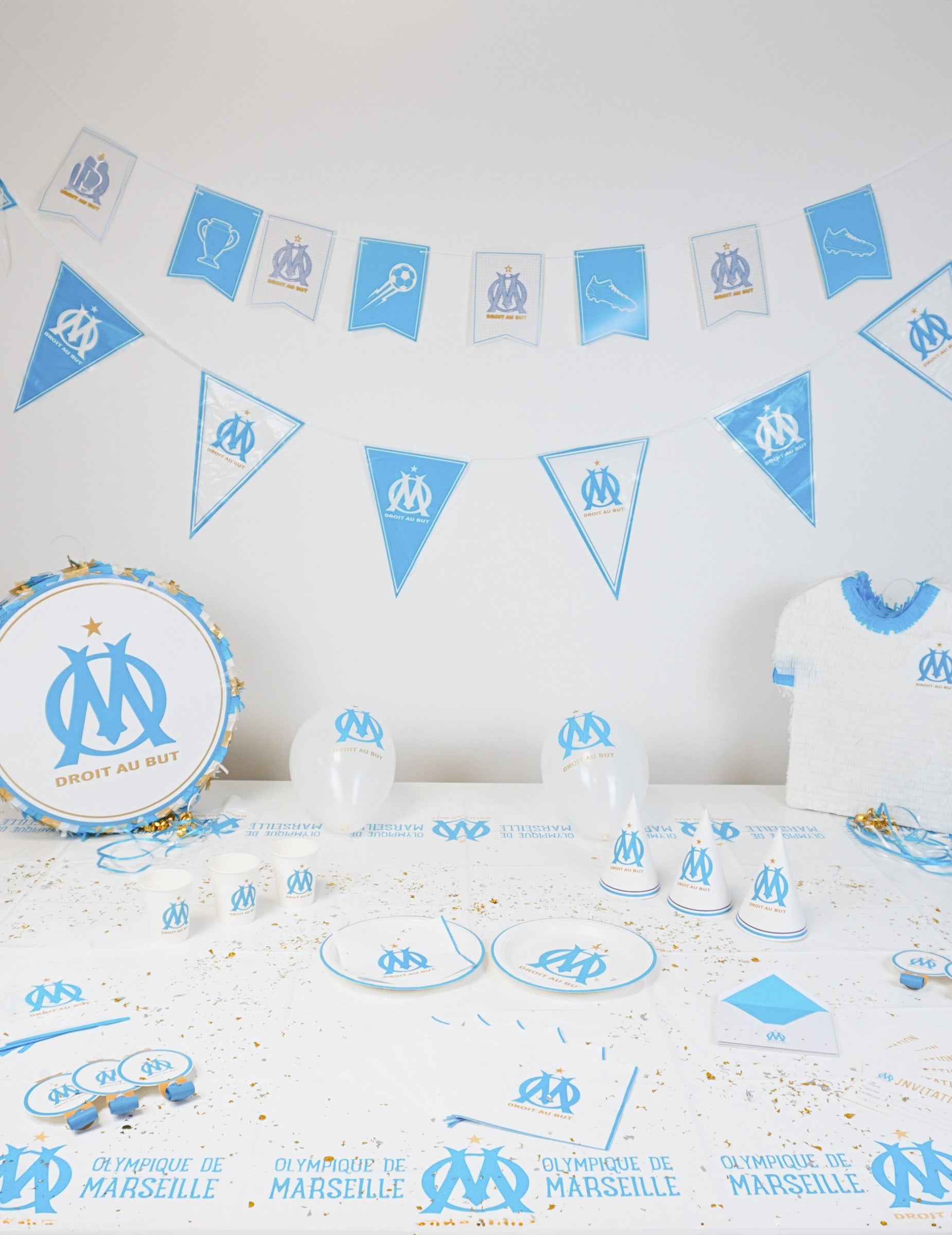 Vue d'ensemble de la décoration de fête du Pinata maillot OM
