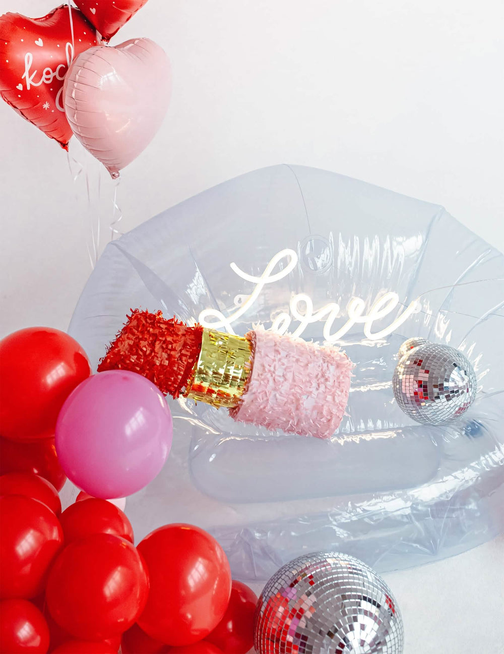 Beállítás felállítható fotellel a piñata rúzsából