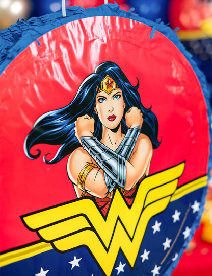 Piñata Wonder Woman pour enfant rouge et bleue avec logo jaune