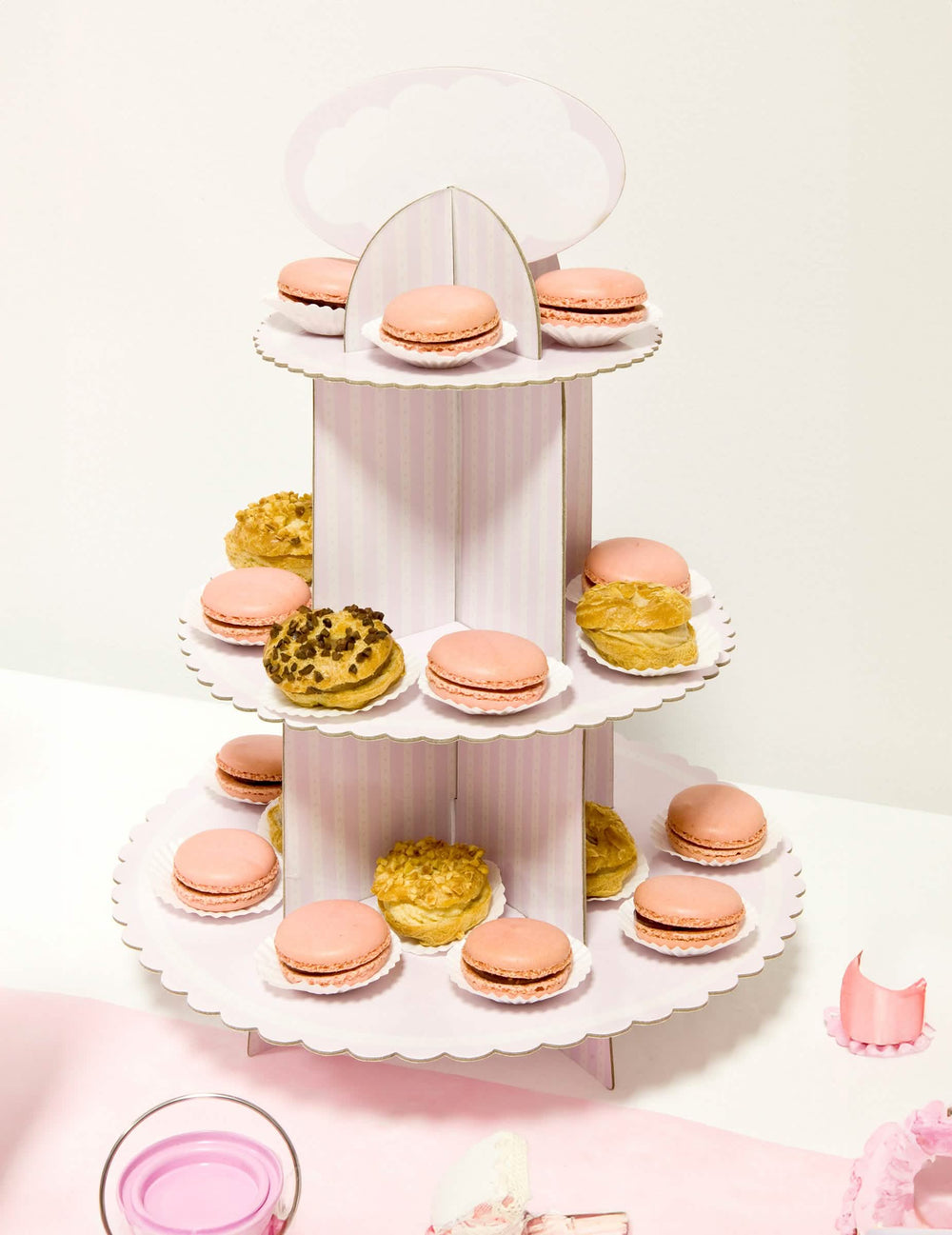 Papír cupcake-tartó születésnapra, fehér és rózsaszín csíkos