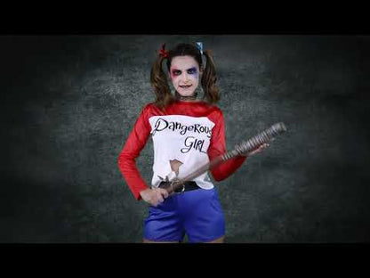 Veszélyes álruhás lány nő