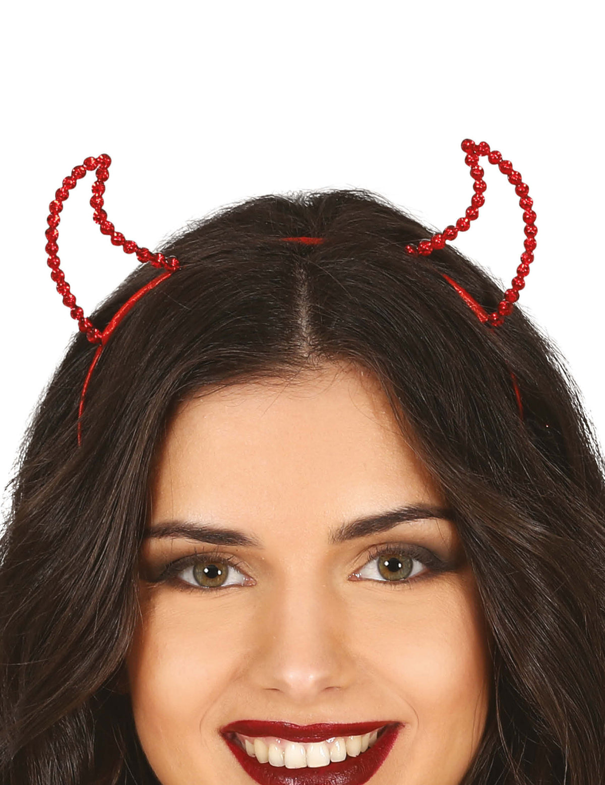 Gros plan sur les cornes du serre-tête diablesse à strass pour femme rouge