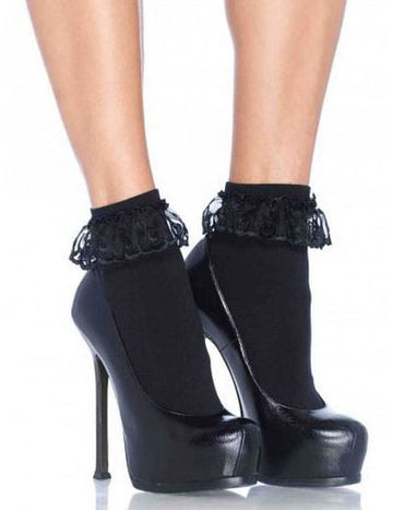 Fekete bázisok női csipkével
