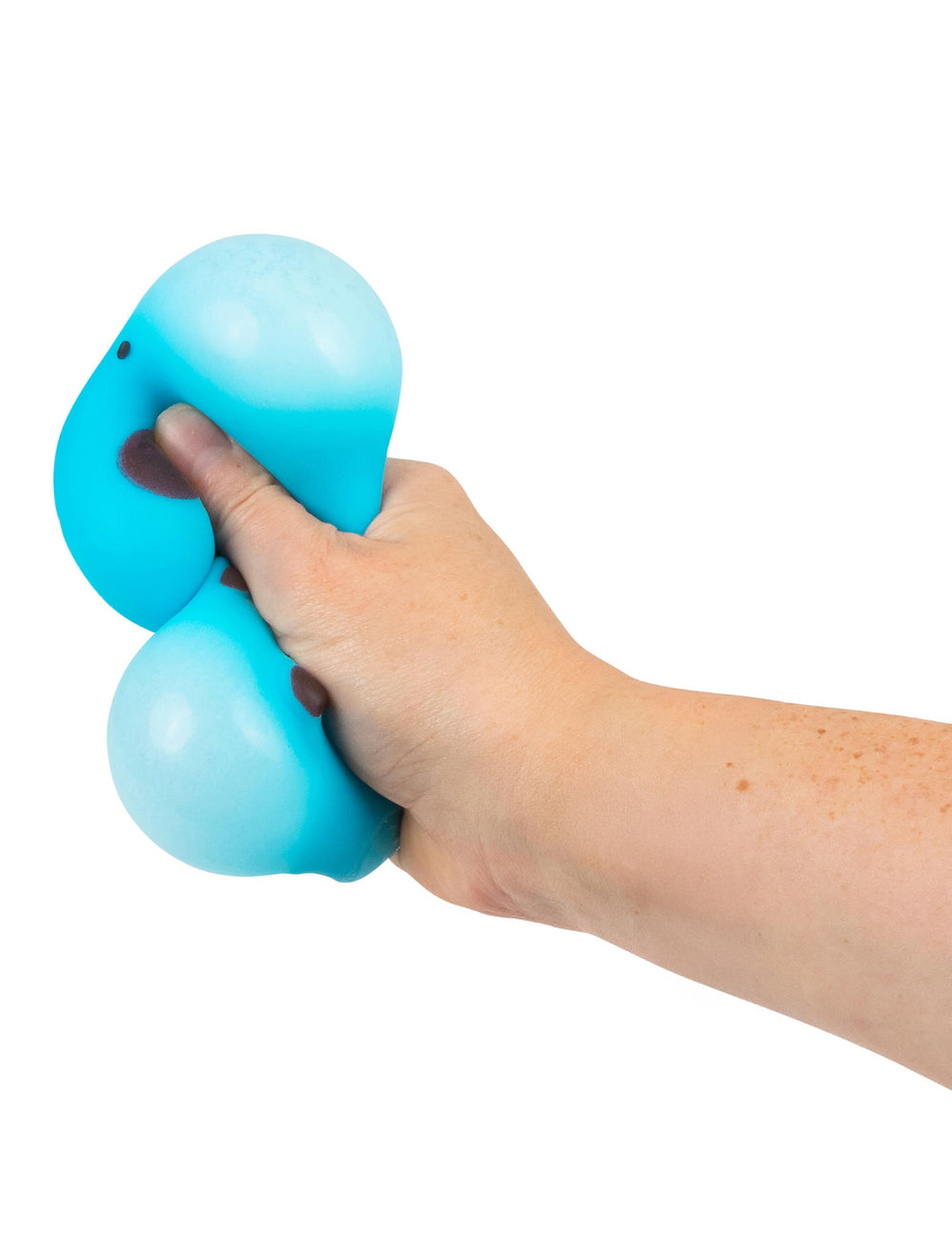 Démonstration de la texture malléable de la balle squishy capybara anti-stress