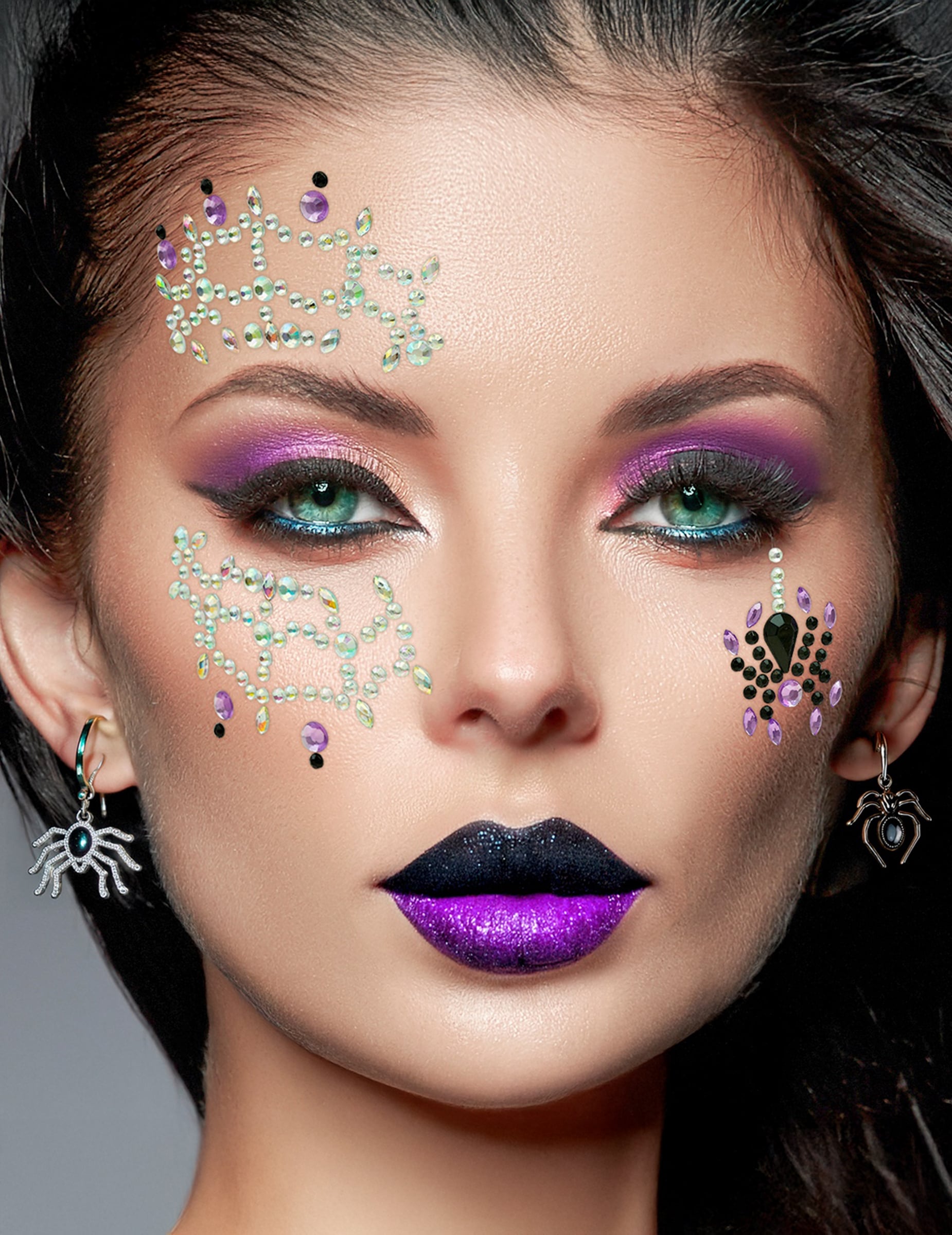 Mise en situation sur le visage des strass adhésifs araignée pour adulte
