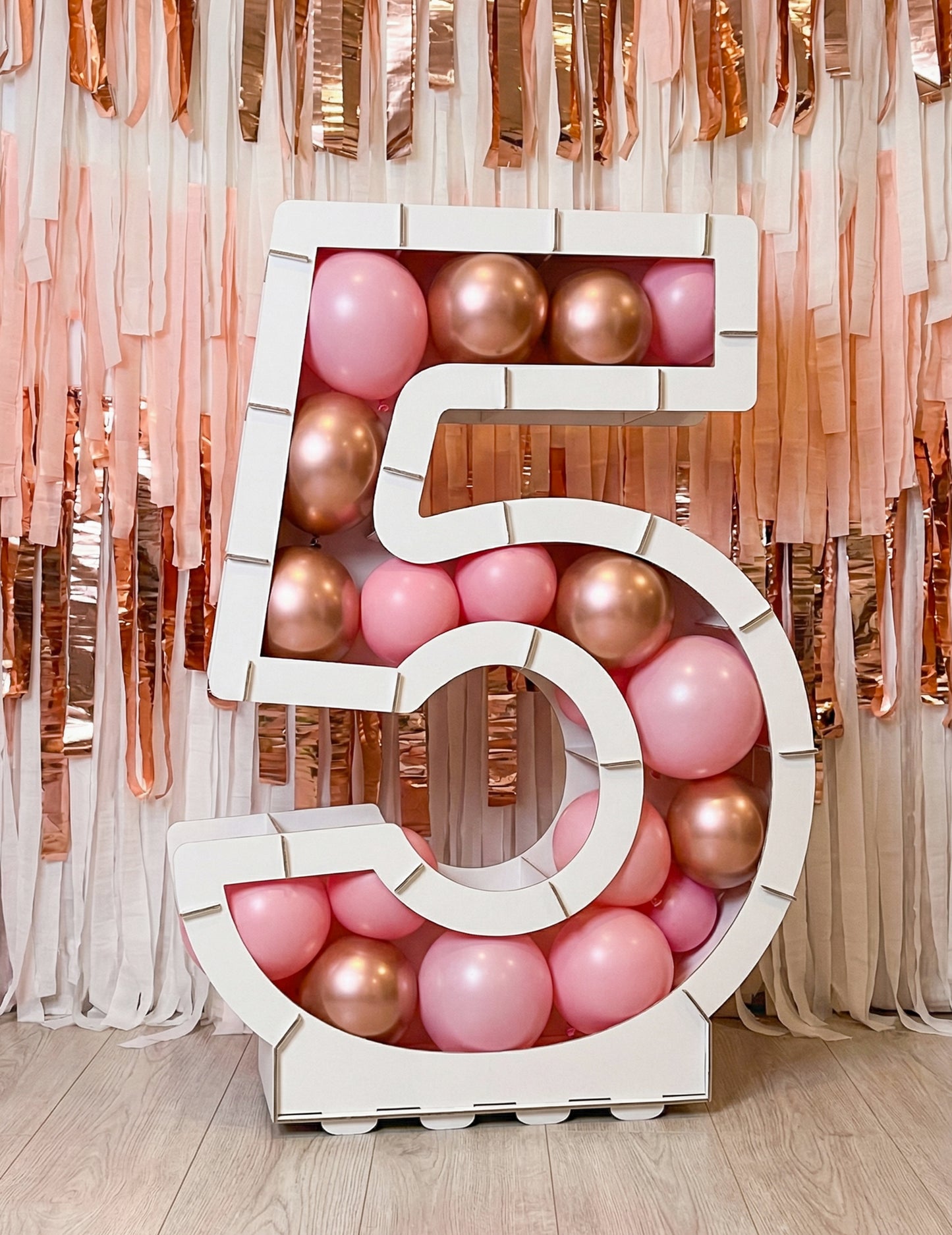 Fehér számszerkezet lufikhoz 64 cm megtöltendő kartondoboz