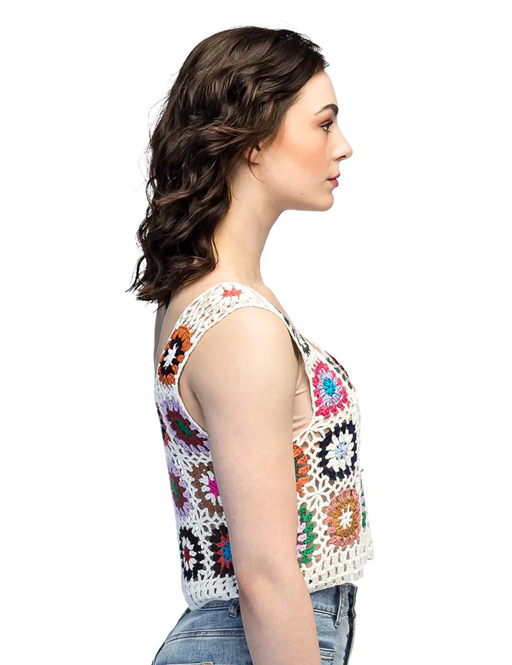 Vue de profil du top hippie floral en crochet pour adulte