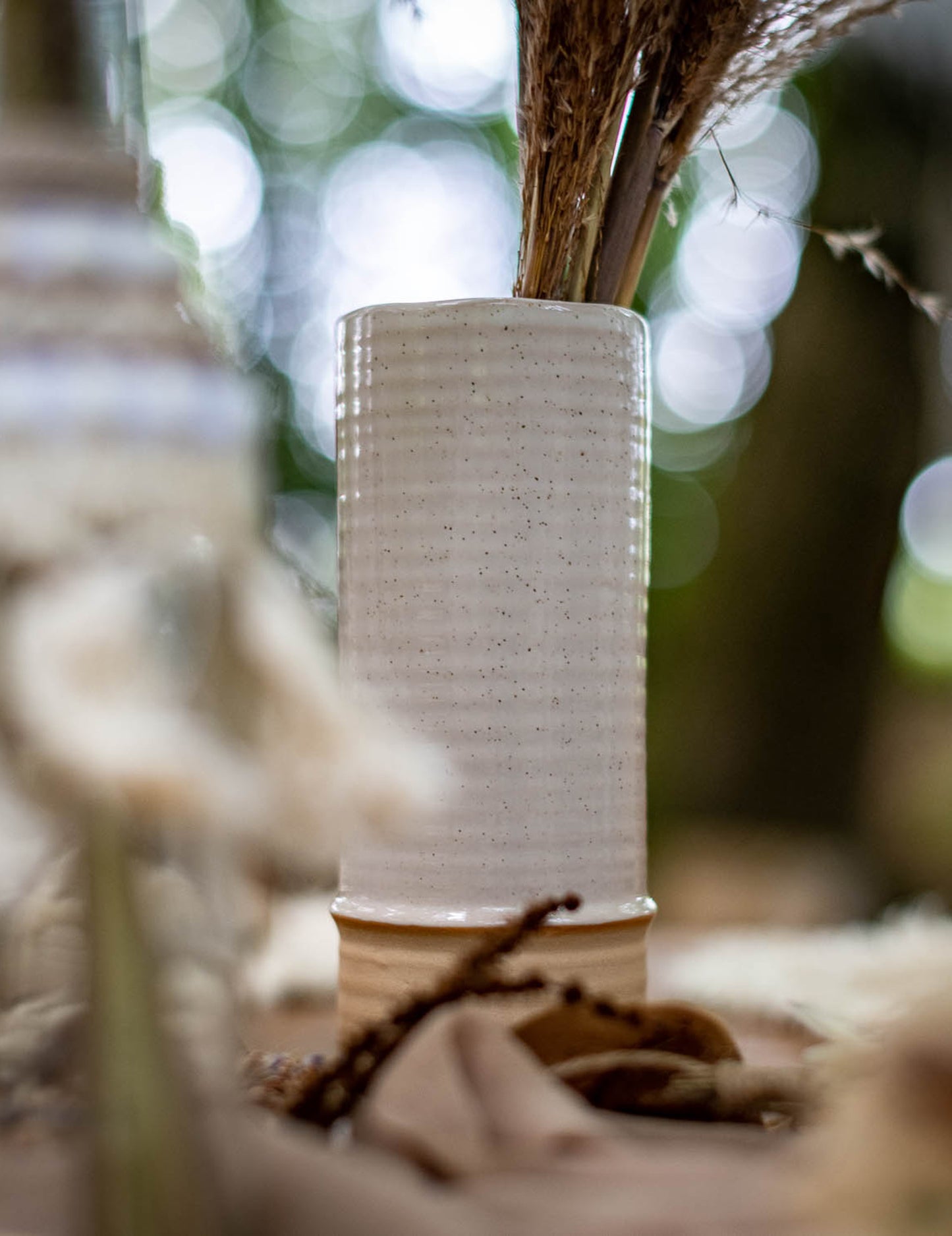 Bézs színű, foltos és homokszínű váza 19 cm kerámiai