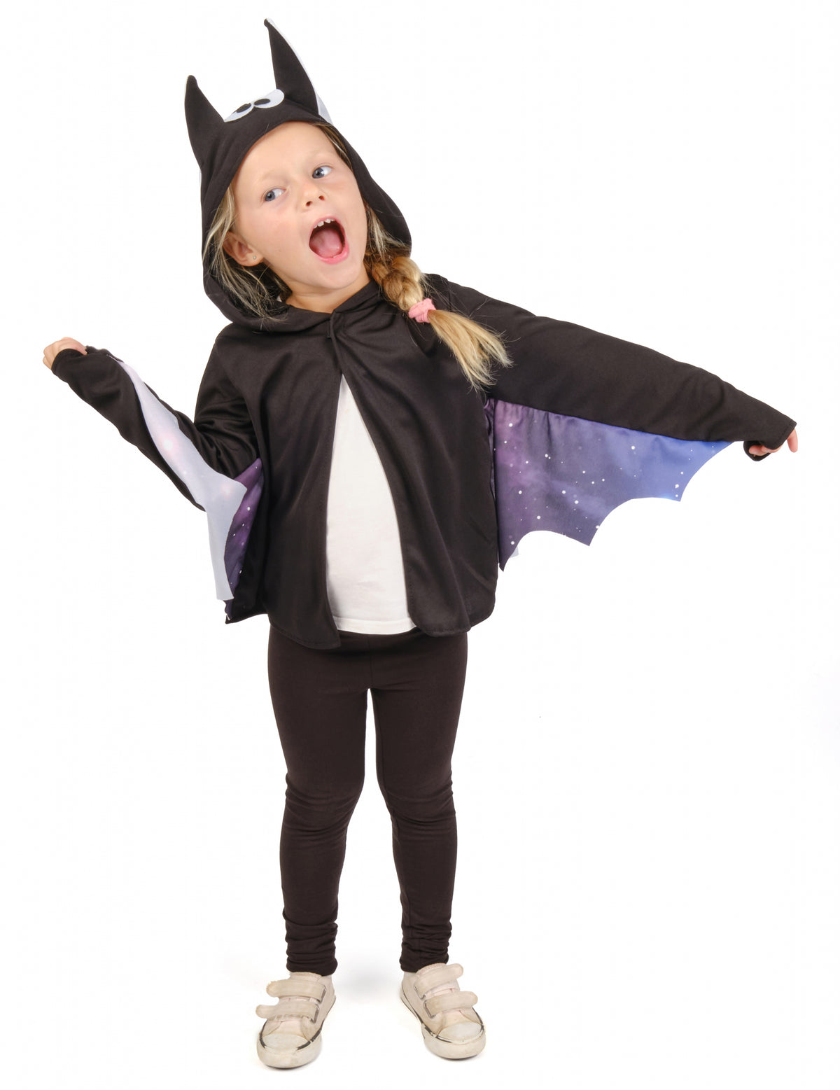Vue de face montrant les ailes de la veste de chauve-souris pour enfant