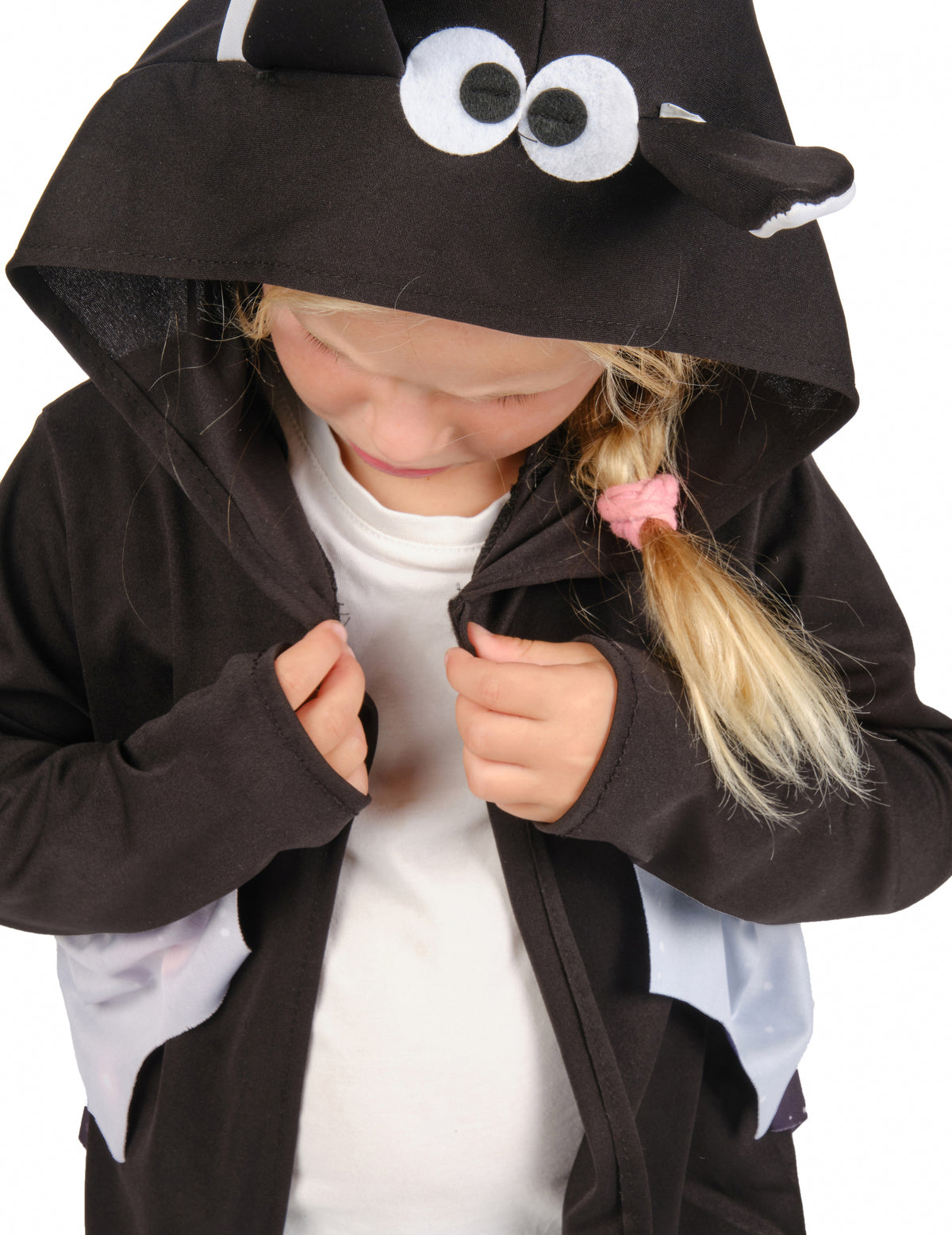 Vue rapprochée de la capuche et du buste de la veste de chauve-souris pour enfant