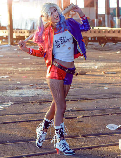 Vue d'ensemble avec batte de la veste et t-shirt intégré Harley Quinn Suicide Squad™